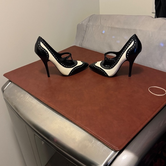 Tory Burch Heels - Picture 8 of 16